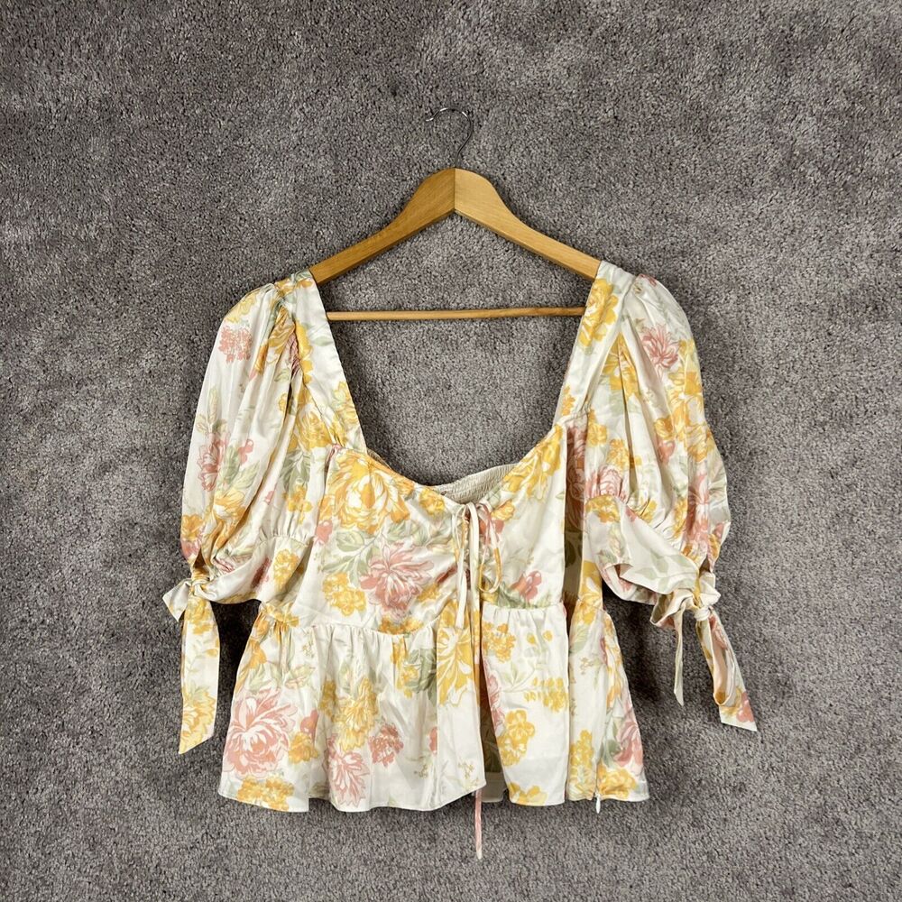 Wayf Shirt Womens XL Ivory Floral Smocked Short Sleeve Cropped Top Stitch Fix